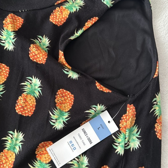 Brand new WTG Agnes Dora Black Print Fruit Sleeveless Top Size Large - Picture 9 of 9